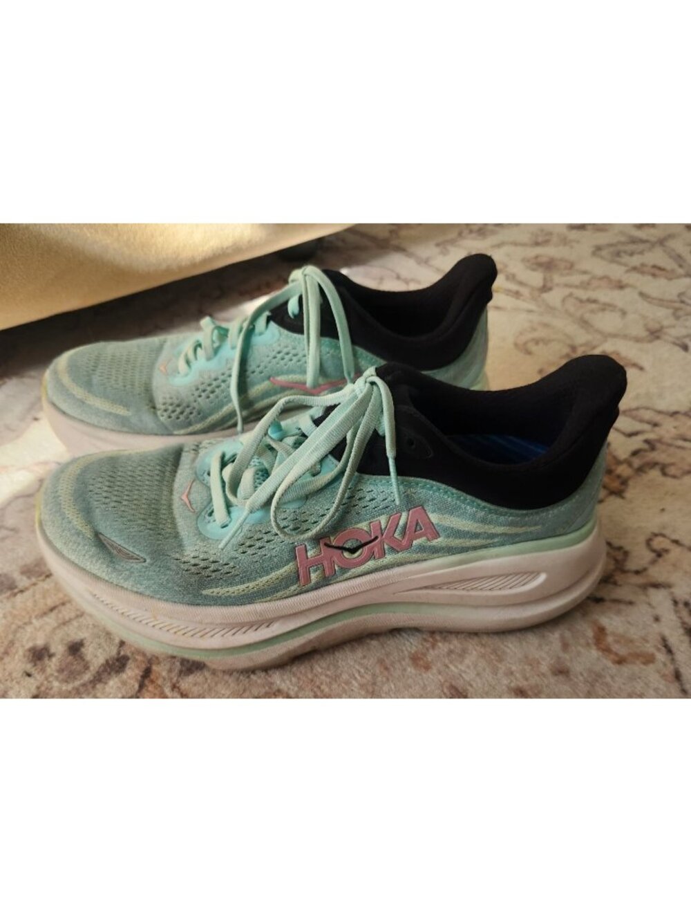 Hoka One Women's Sz. 9W Bondi 9 Running Shoes in Mint